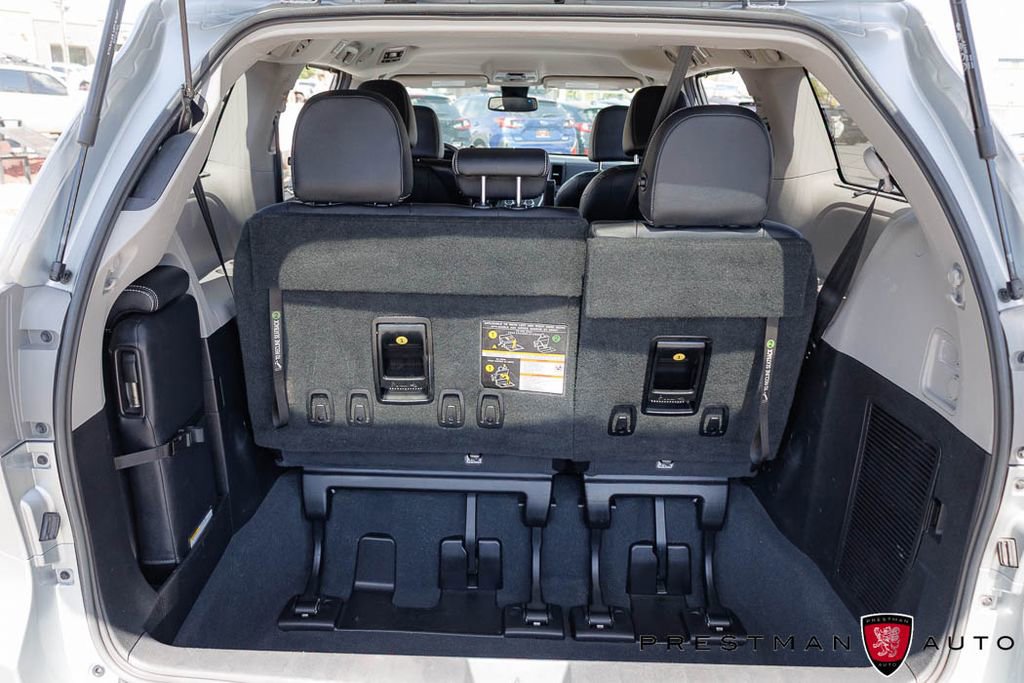 Used 2020 Toyota Sienna SE FWD image 40