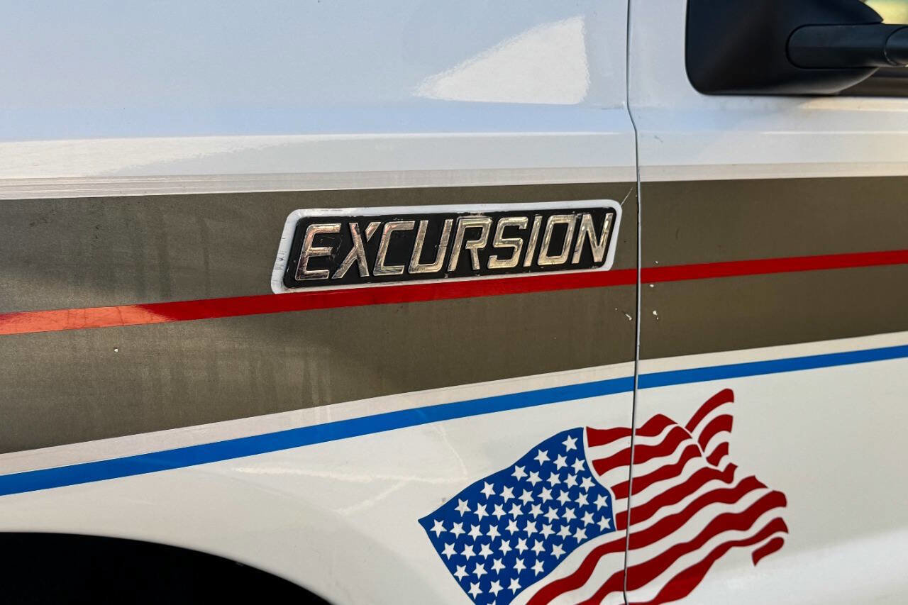 Used 2005 Ford Excursion XLT image 38