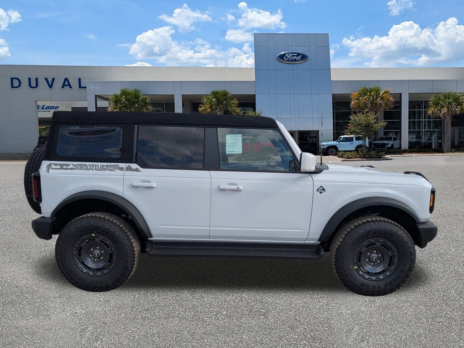 New 2025 Ford Bronco Outer Banks w/ Sasquatch Package AWD/4WD image 3
