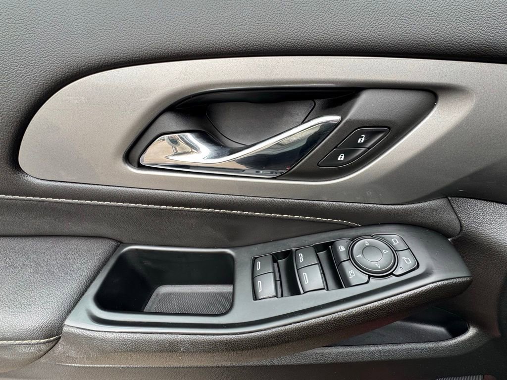 Used 2023 Chevrolet Traverse LT image 15