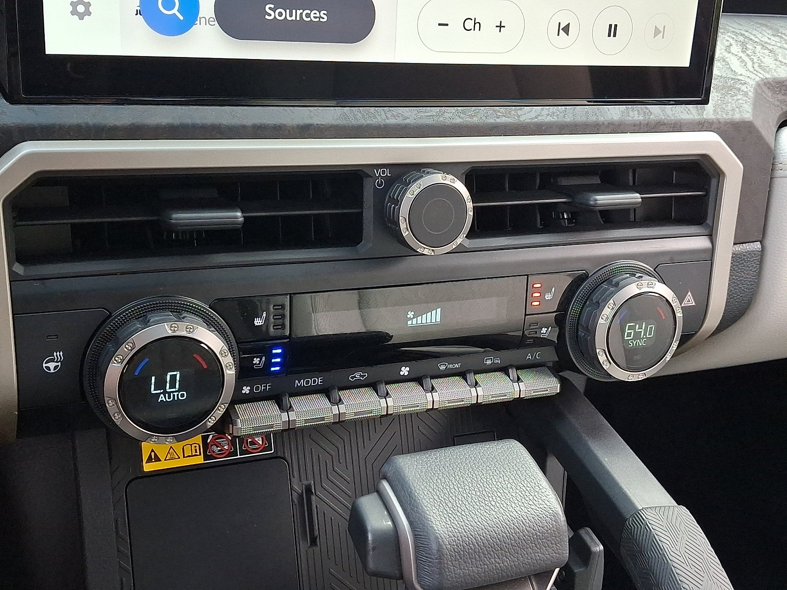 Used 2024 Toyota Tacoma Limited w/ Limited Package (LT) AWD/4WD image 15