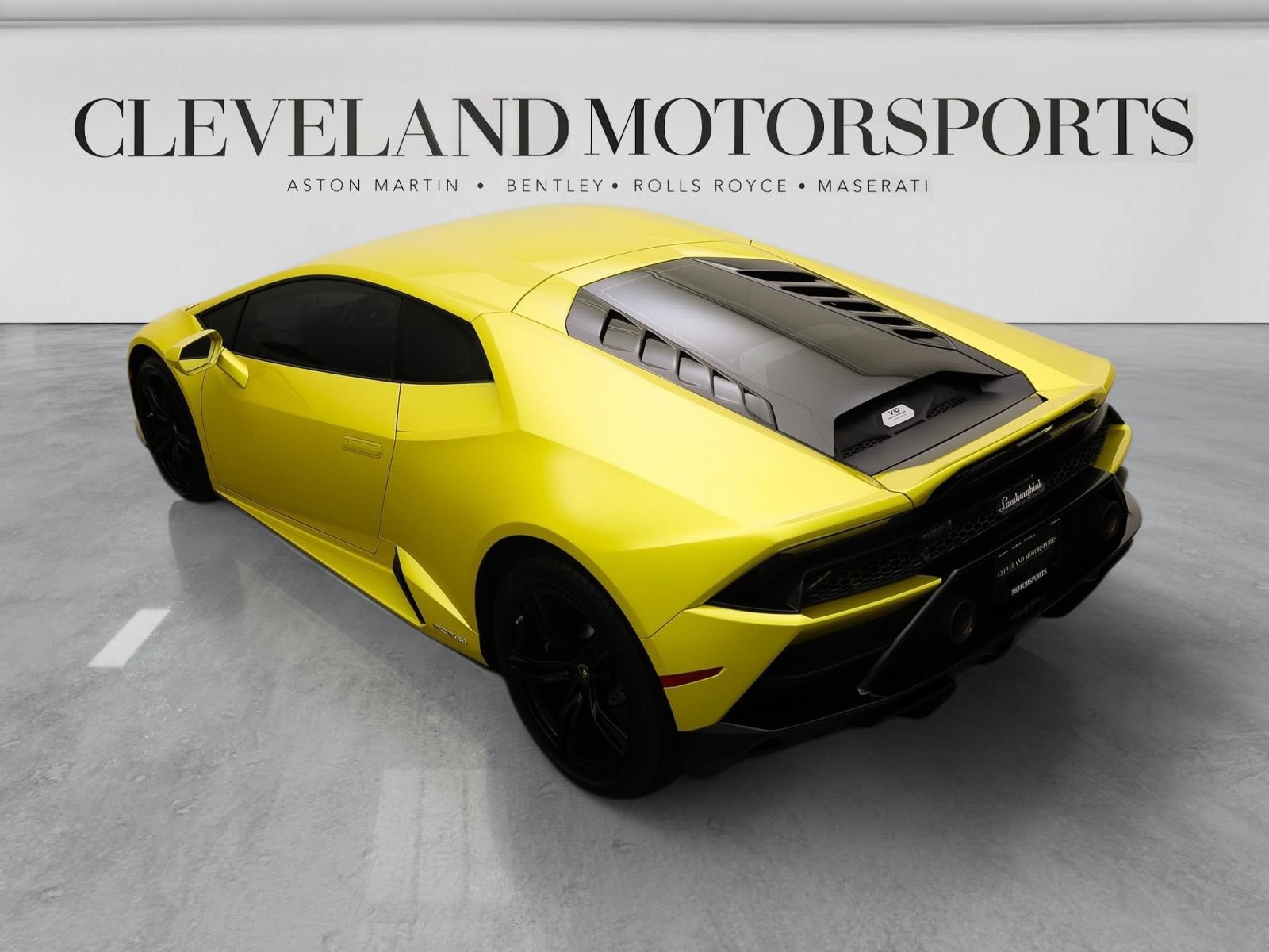 Used 2020 Lamborghini Huracan EVO RWD image 2