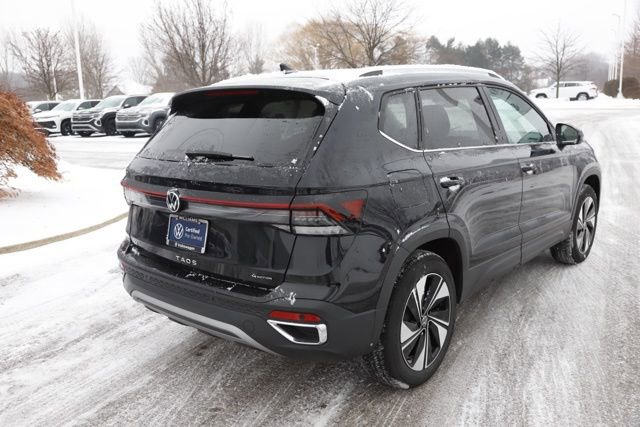 Used 2025 Volkswagen Taos SE w/ Panoramic Sunroof Package image 3