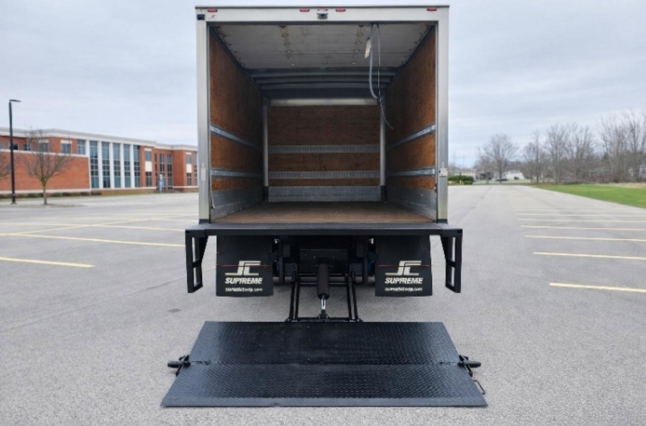 Used 2015 Ford F550 2WD Regular Cab Super Duty image 13