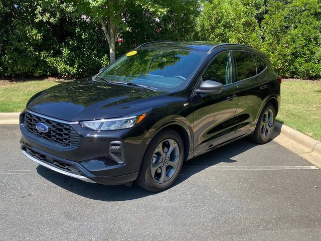Used 2023 Ford Escape ST-Line w/ Tech Pack #1 FWD image 3