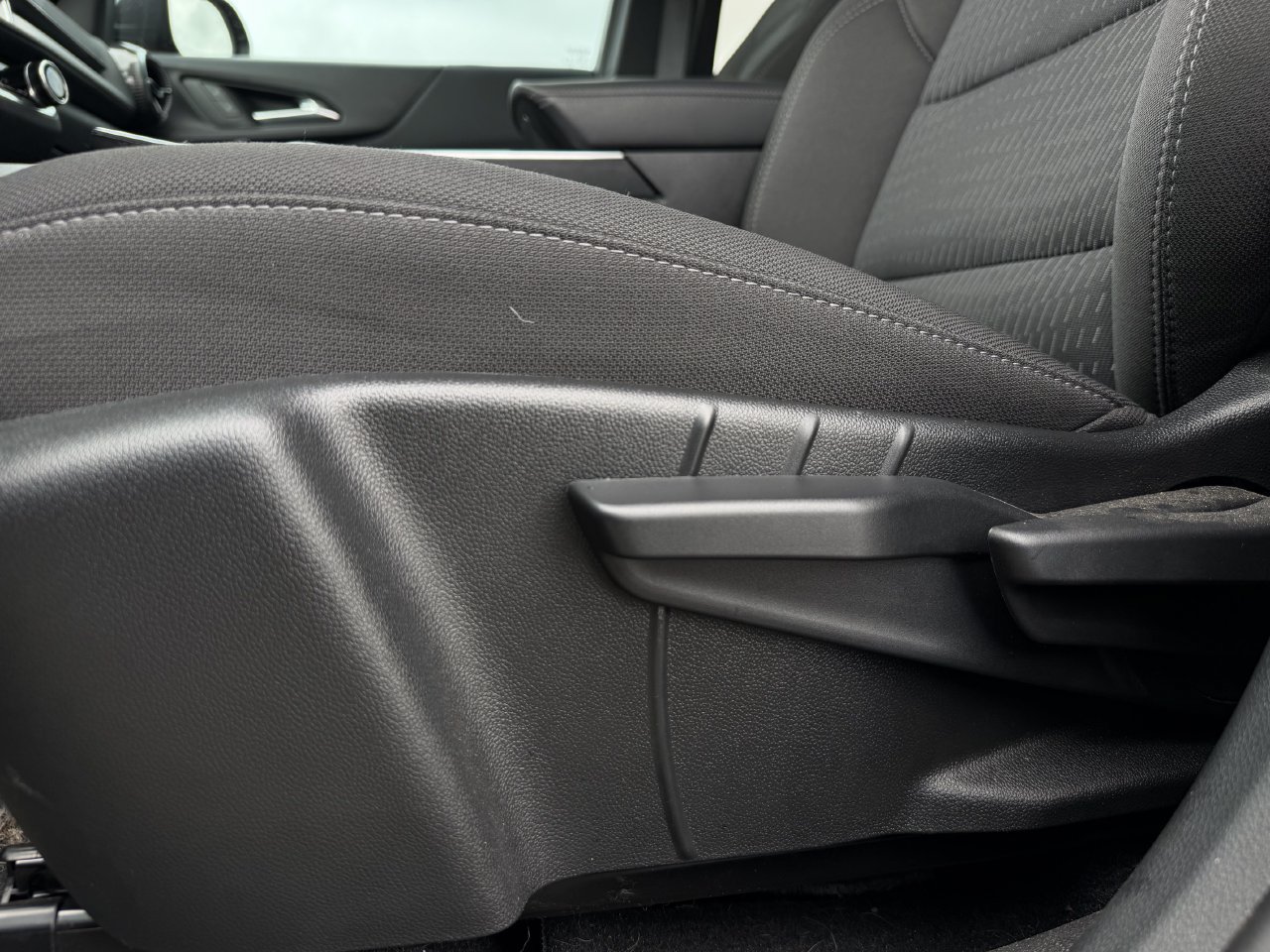 Certified 2026 Chevrolet Equinox LT FWD image 23