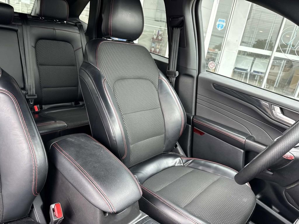 Used 2025 Ford Escape ST-Line FWD image 12