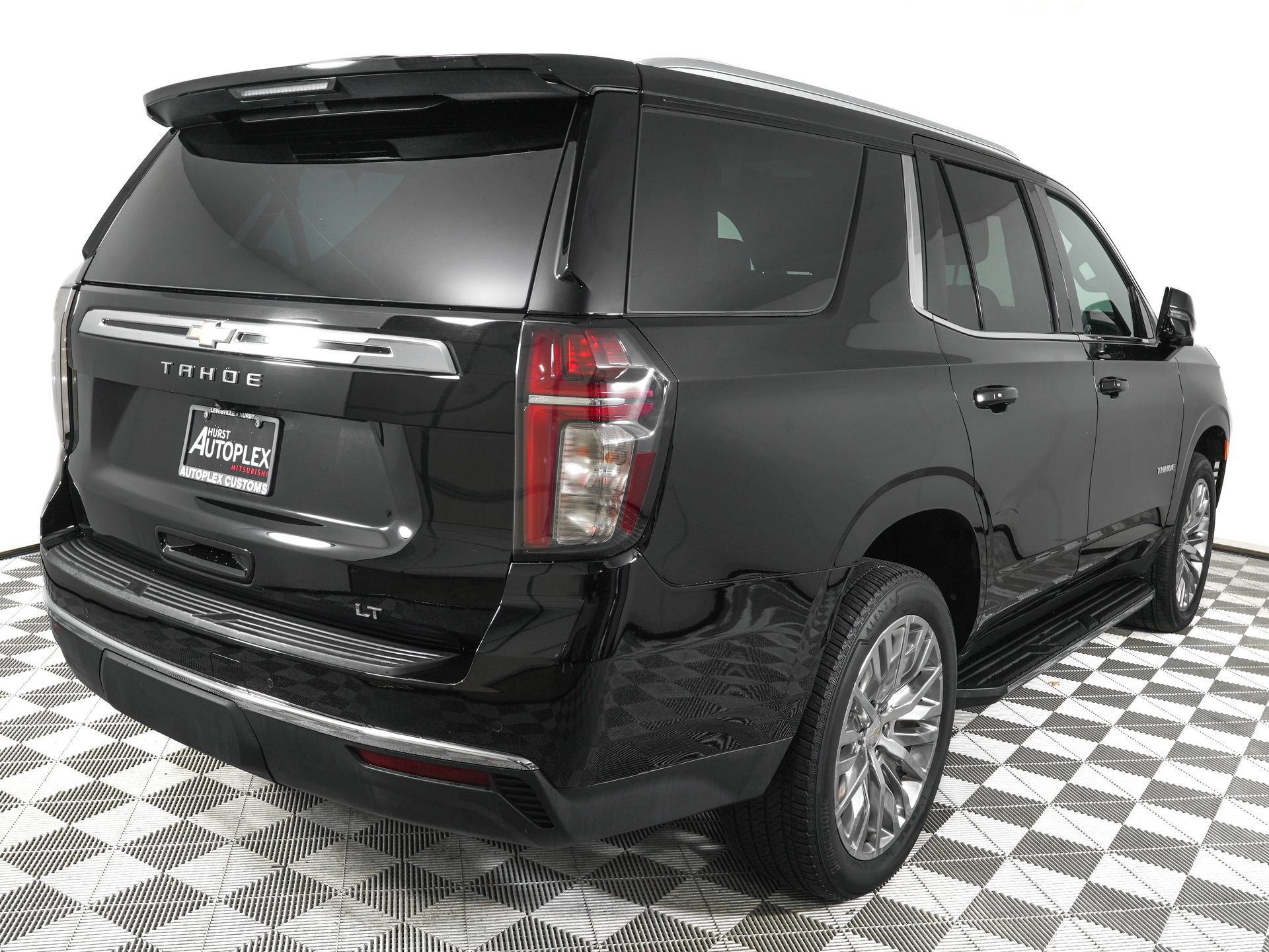 Used 2023 Chevrolet Tahoe LT w/ Luxury Package AWD/4WD image 4