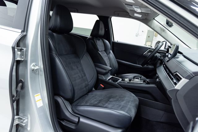 Used 2024 Mitsubishi Outlander image 25