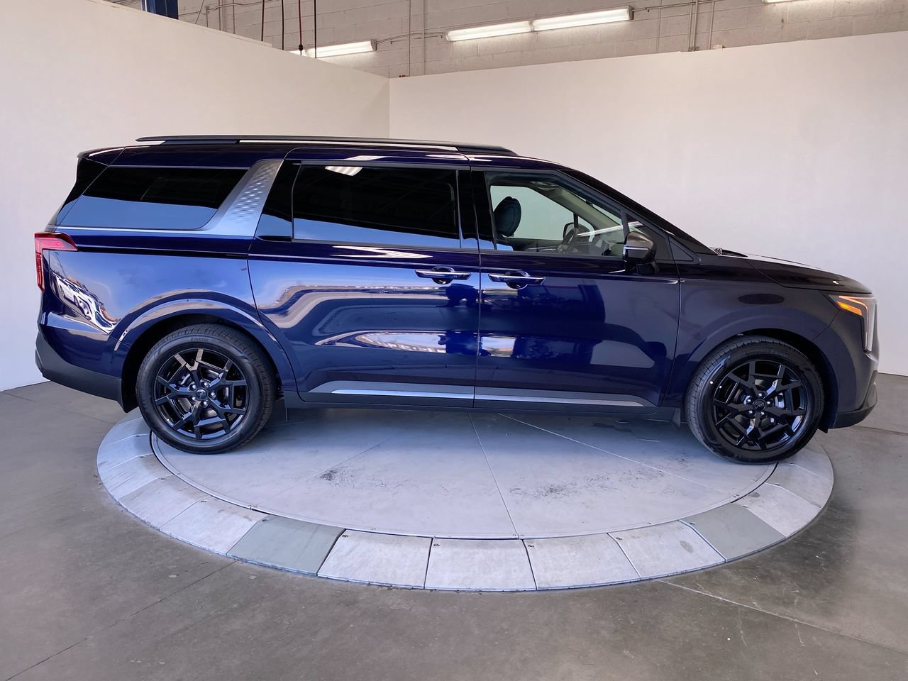 New 2027 Kia Carnival EX FWD image 6