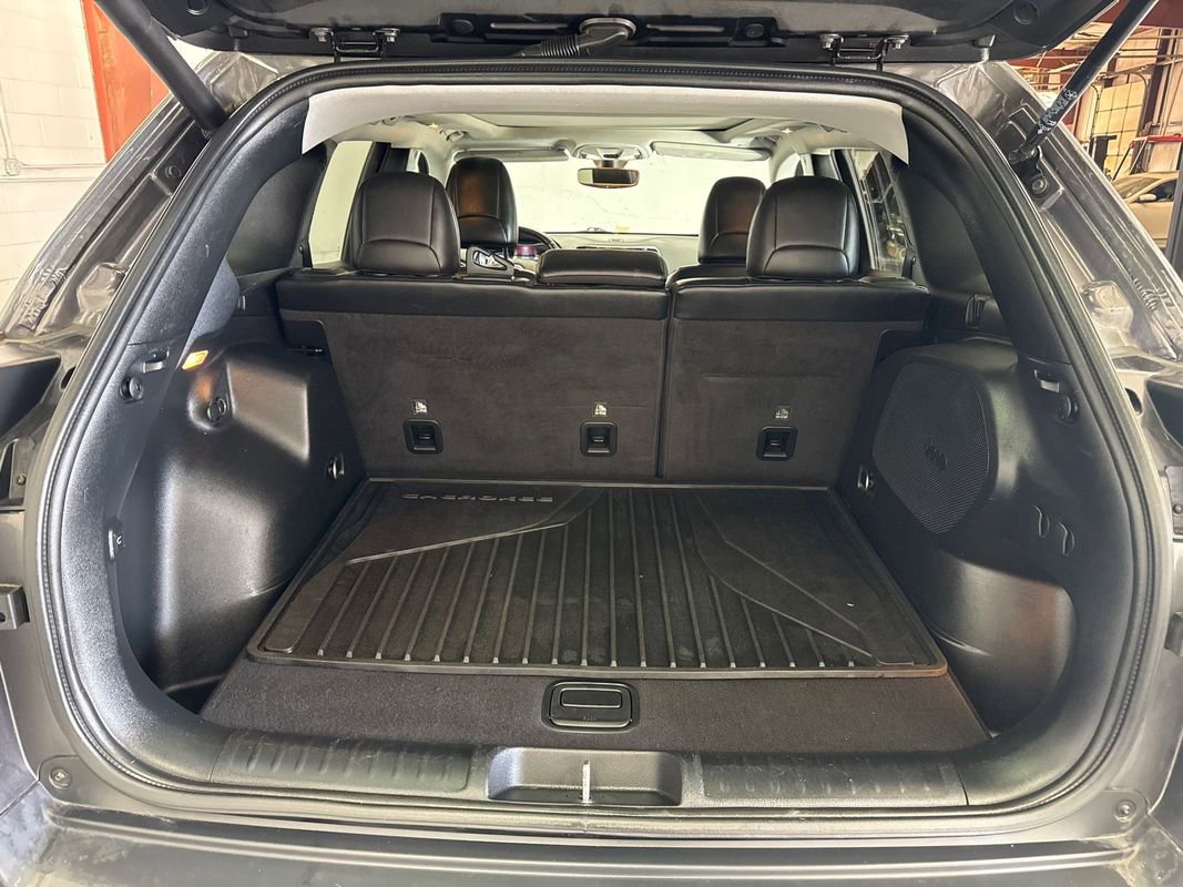 Used 2020 Jeep Cherokee Limited w/ Mopar Interior Package image 20