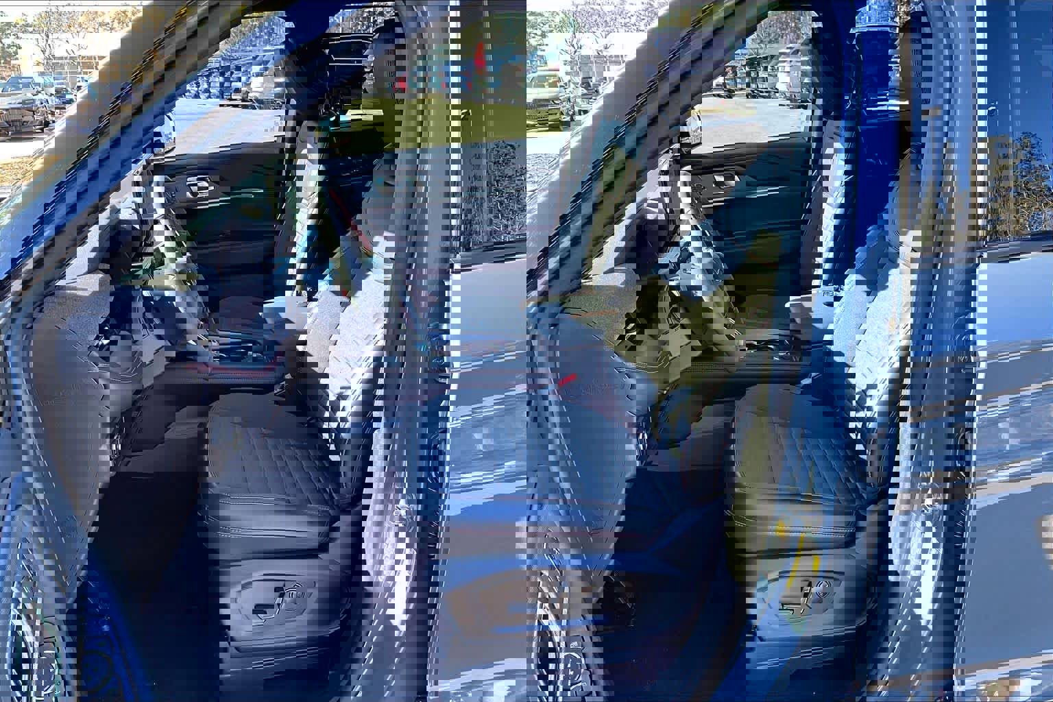 Used 2025 Ford Explorer ST-Line w/ Premium Package image 7