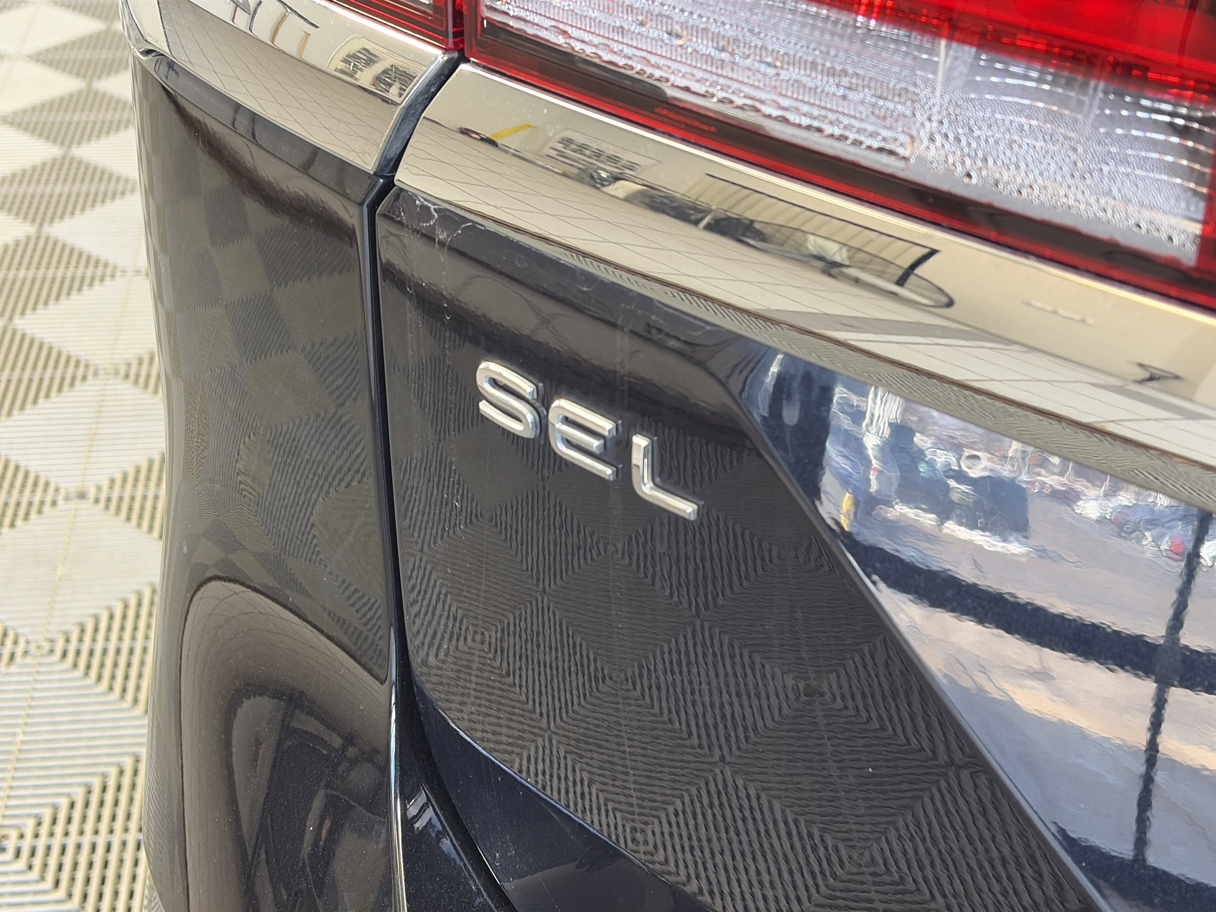 Used 2025 Volkswagen Atlas SEL image 17