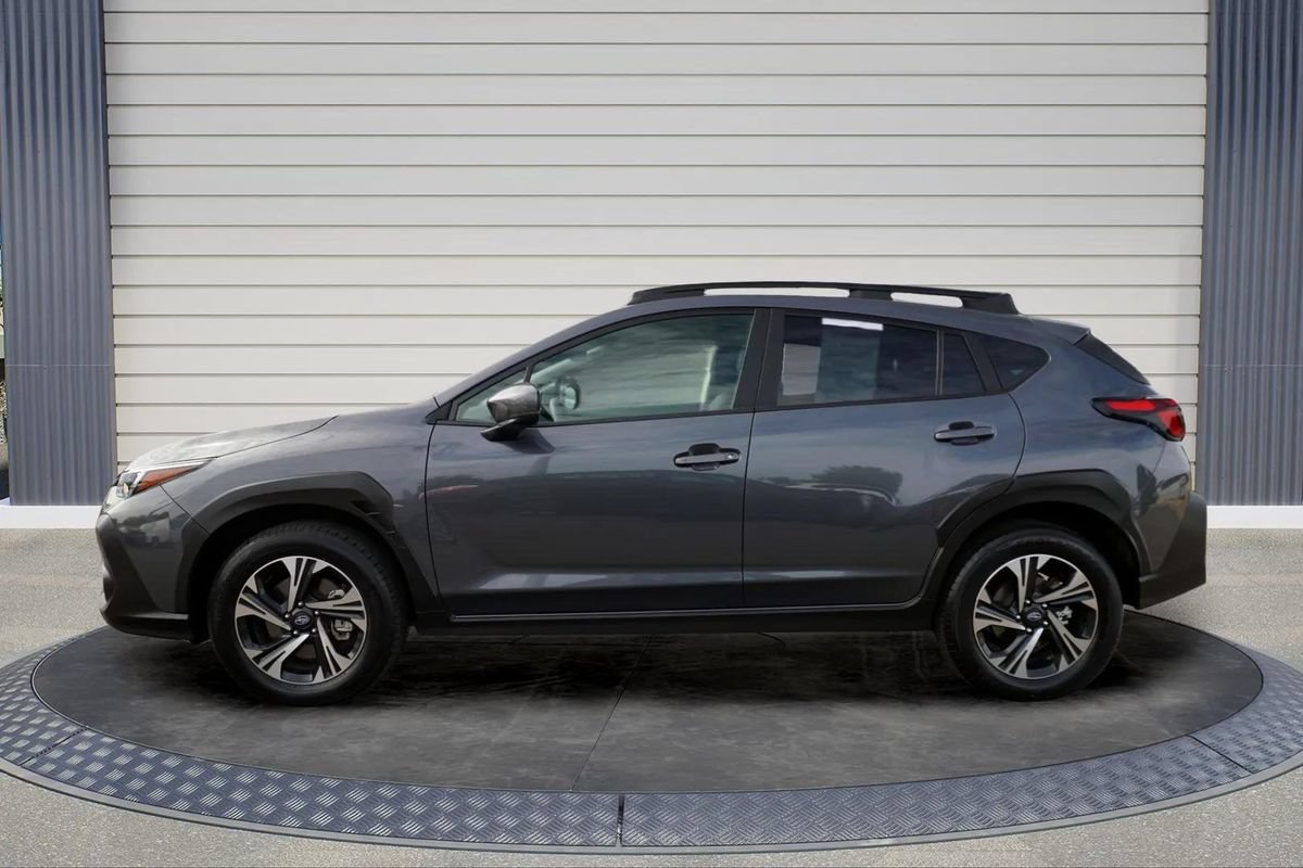 Used 2024 Subaru Crosstrek 2.0i Premium w/ Crosstrek Mirror Package AWD/4WD image 4