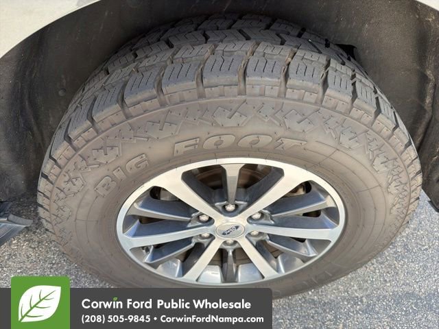 Used 2018 Ford Expedition XLT w/ Equipment Group 201A AWD/4WD image 8