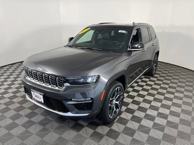 Used 2023 Jeep Grand Cherokee Summit AWD/4WD image 3