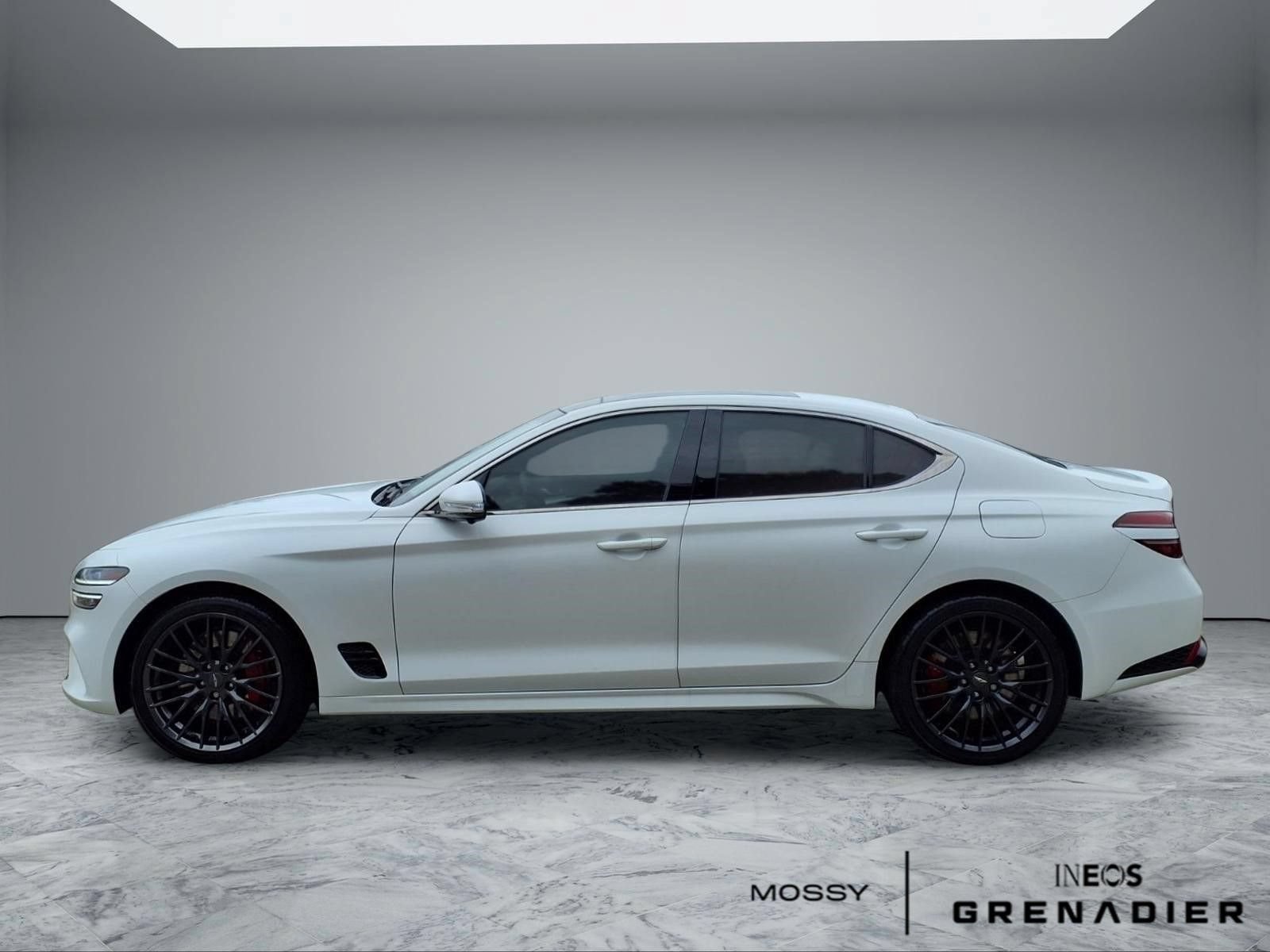 Used 2022 Genesis G70 3.3T Launch Edition RWD image 5