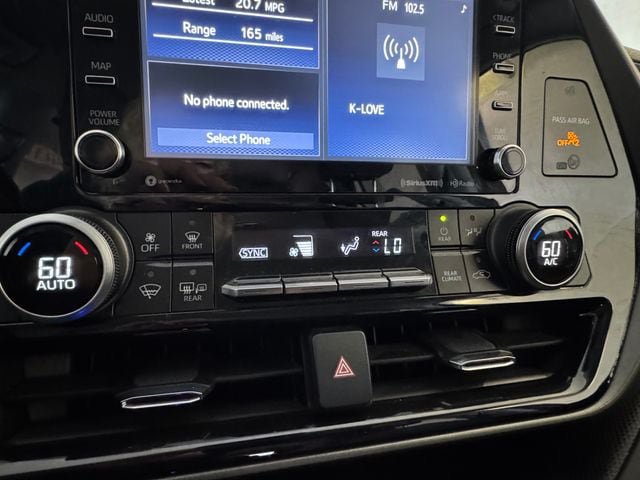 Used 2022 Toyota Highlander LE AWD/4WD image 30