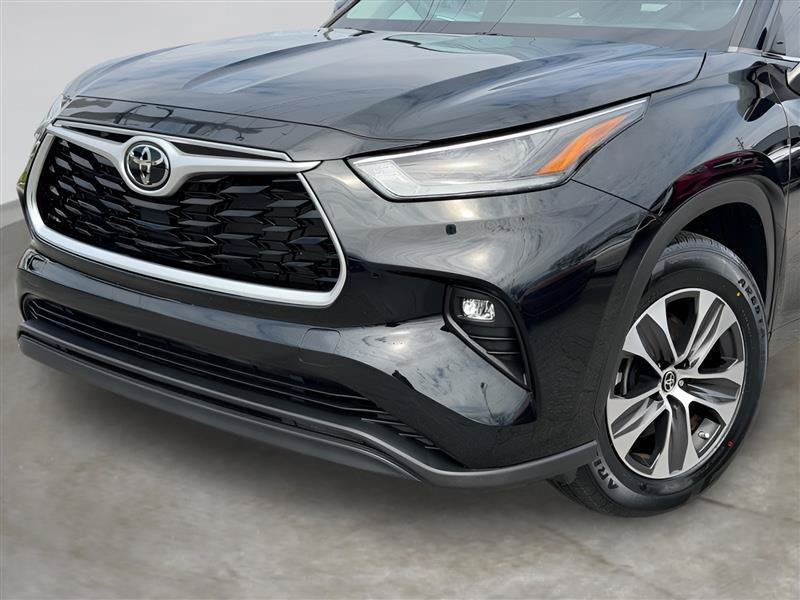 Used 2021 Toyota Highlander XLE FWD image 4