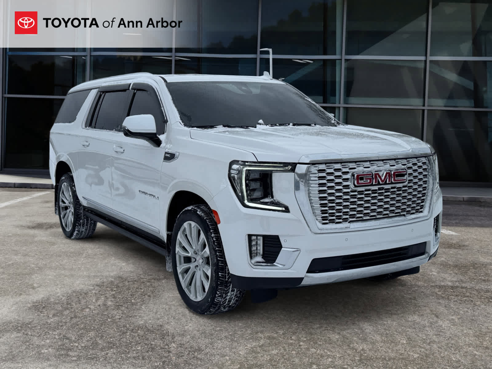 Used 2022 GMC Yukon XL Denali image 1