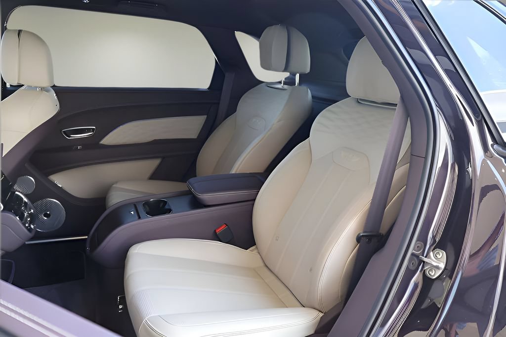 Used 2023 Bentley Bentayga Extended Wheelbase AWD/4WD image 15