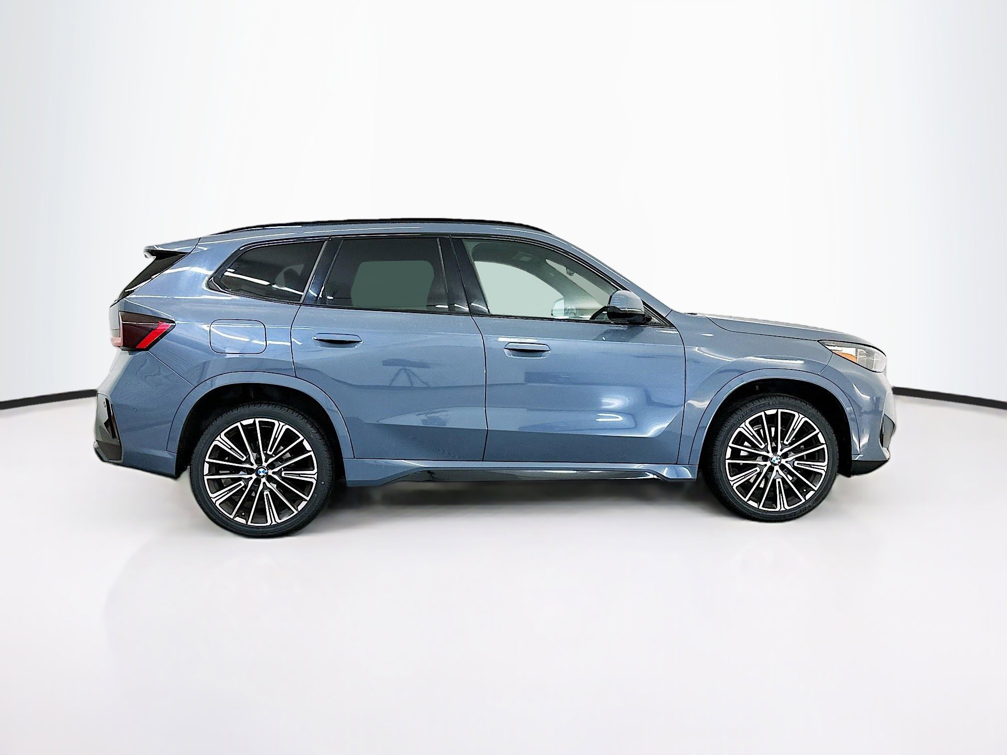 Used 2023 BMW X1 xDrive28i w/ M Sport Package AWD/4WD image 10