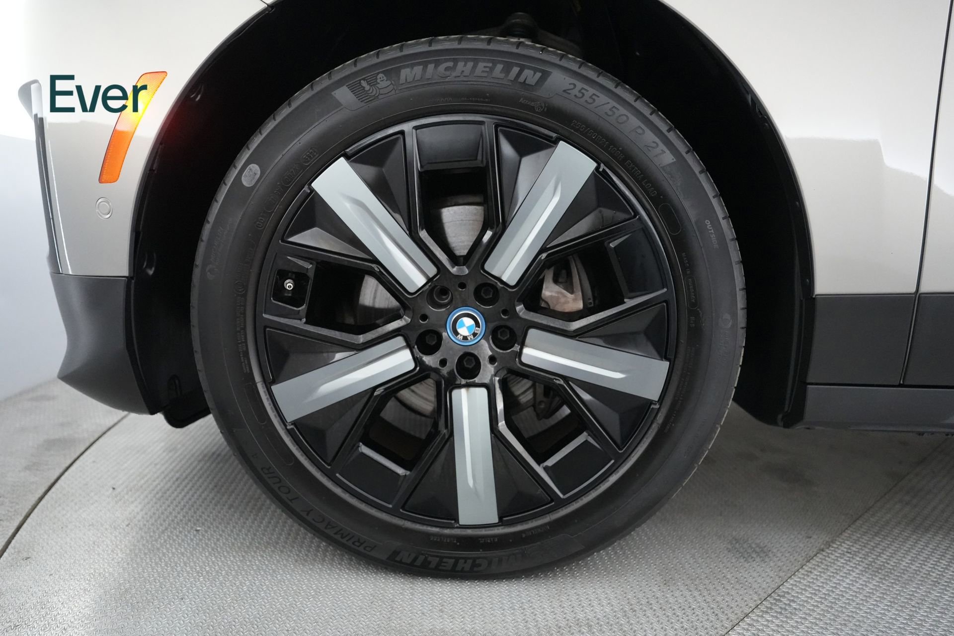 Used 2022 BMW iX xDrive50 w/ Convenience Package AWD/4WD image 19