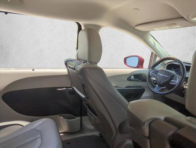 Used 2017 Chrysler Pacifica Touring-L Plus w/ Tire & Wheel Group image 25