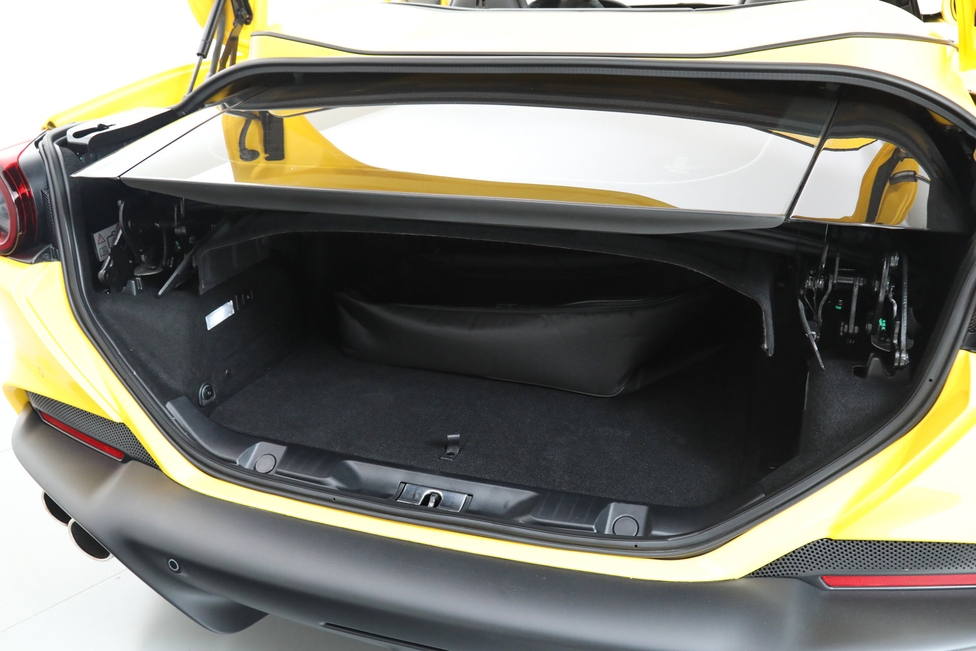 Certified 2023 Ferrari Portofino M image 35