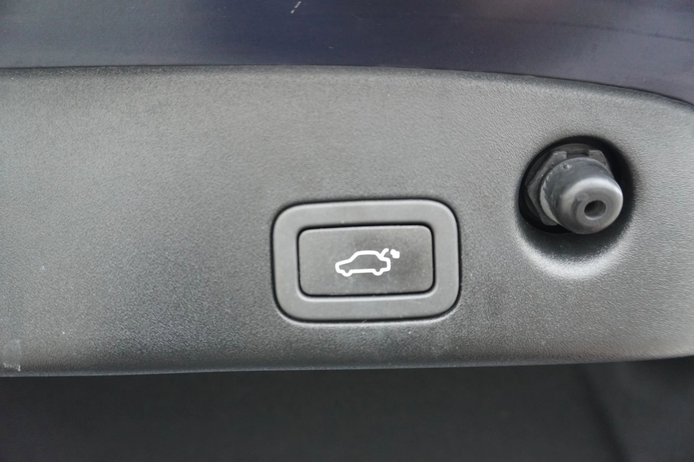 Used 2015 Jaguar XJ image 33