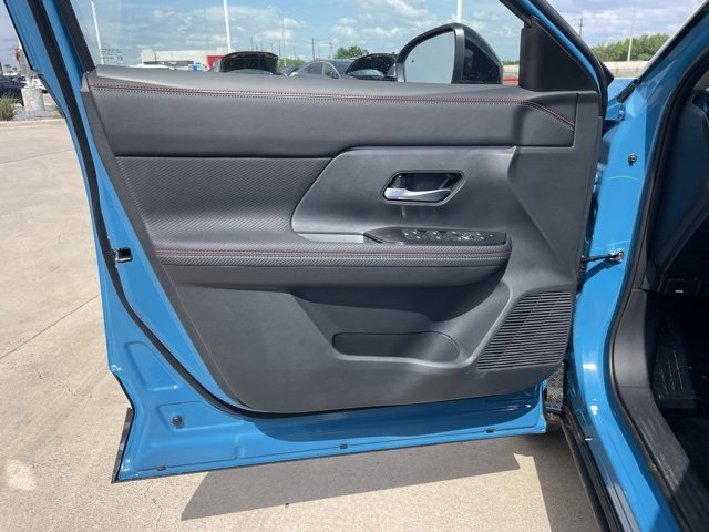 New 2025 Nissan Kicks SR image 13