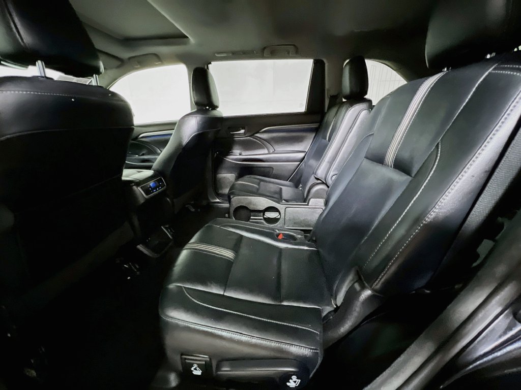 Used 2018 Toyota Highlander SE w/ Carpet Mat Package (TMS) AWD/4WD image 26