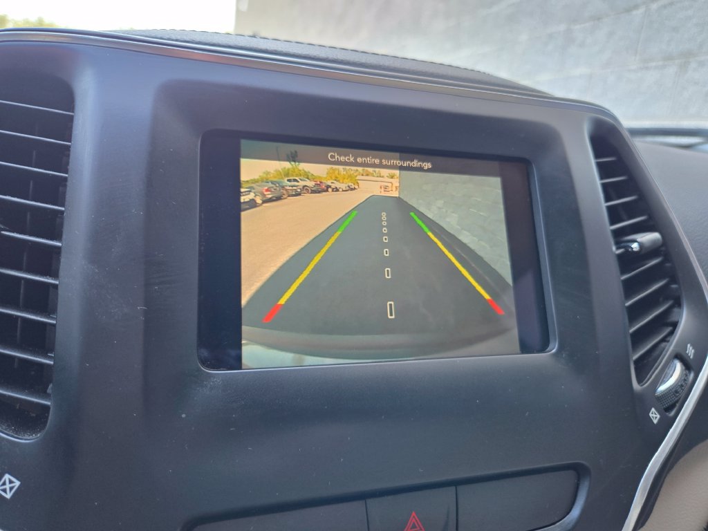 Used 2019 Jeep Cherokee Latitude w/ Popular Appearance Group FWD image 21