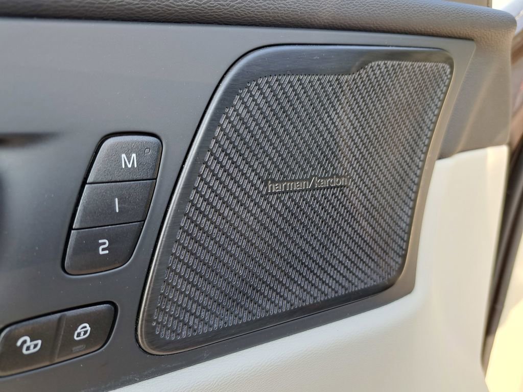 Used 2023 Volvo XC60 B5 Ultimate w/ Climate Package image 20