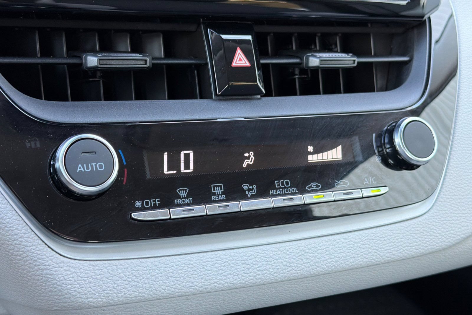 Used 2024 Toyota Corolla LE FWD image 18