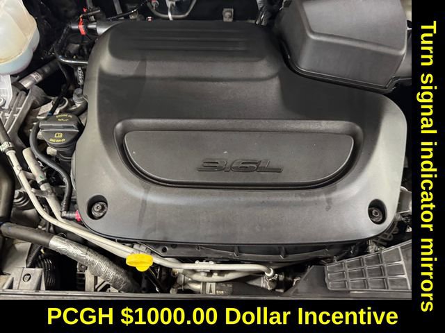 Used 2024 Chrysler Pacifica Touring-L image 6