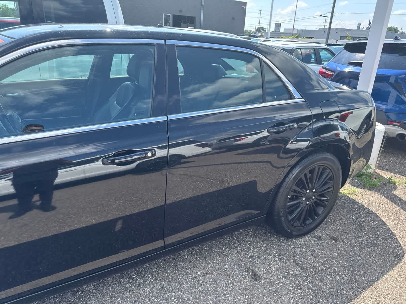 Used 2014 Chrysler 300 AWD w/ Driver Convenience Group image 19
