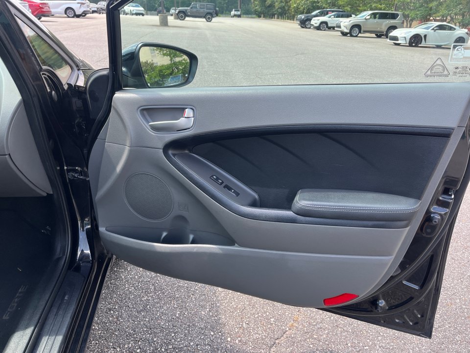 Used 2017 Kia Forte LX FWD image 31