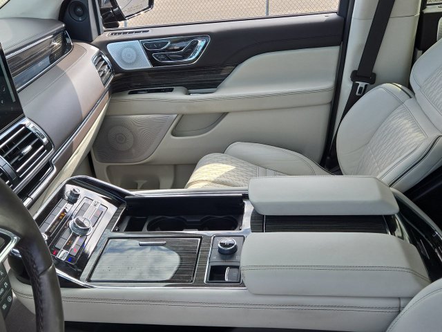 Used 2024 Lincoln Navigator L Black Label AWD/4WD image 21