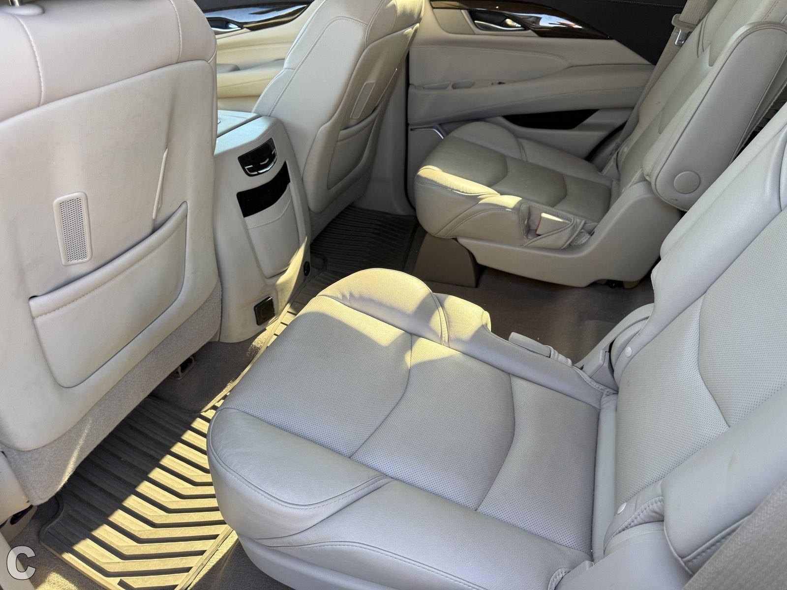 Certified 2018 Cadillac Escalade Luxury AWD/4WD image 10