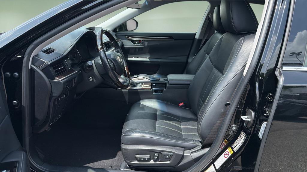 Used 2016 Lexus ES 350 w/ Luxury Package w/Wood Trim FWD image 11