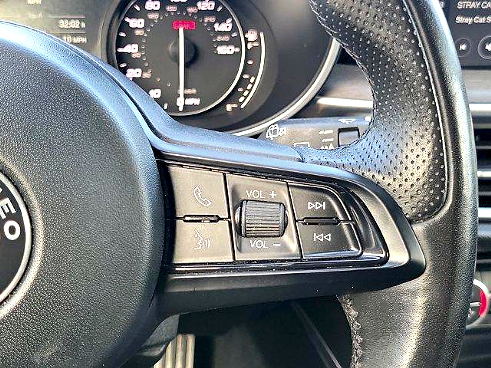Used 2022 Alfa Romeo Stelvio Ti AWD/4WD image 31