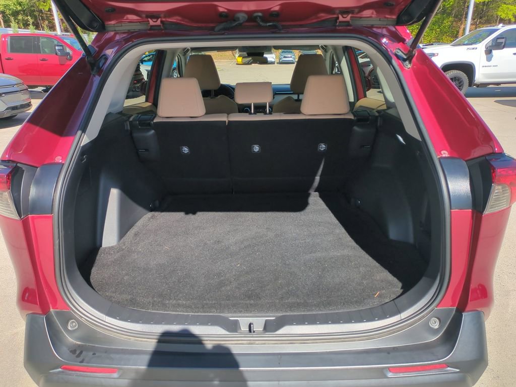 Used 2021 Toyota RAV4 LE image 30