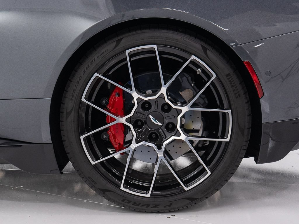 Used 2025 Aston Martin Vanquish RWD image 34
