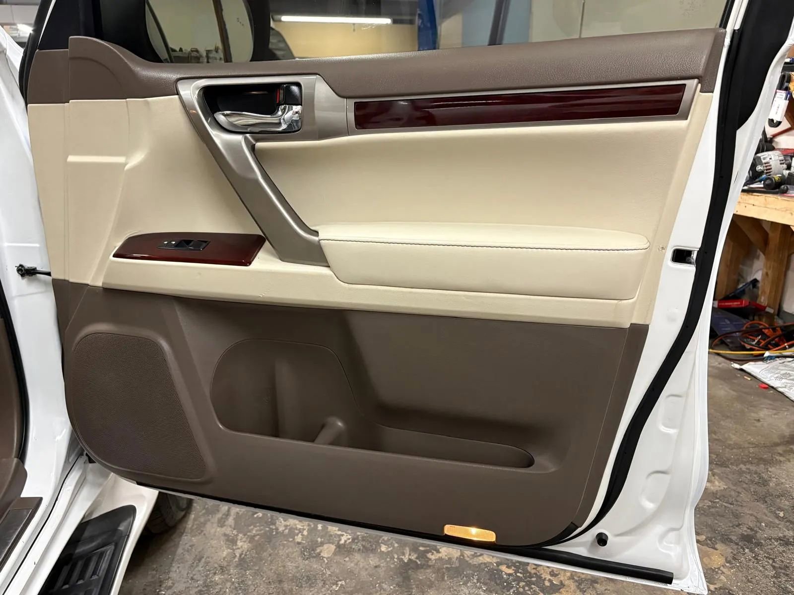 Used 2016 Lexus GX 460 w/ Premium Package image 32