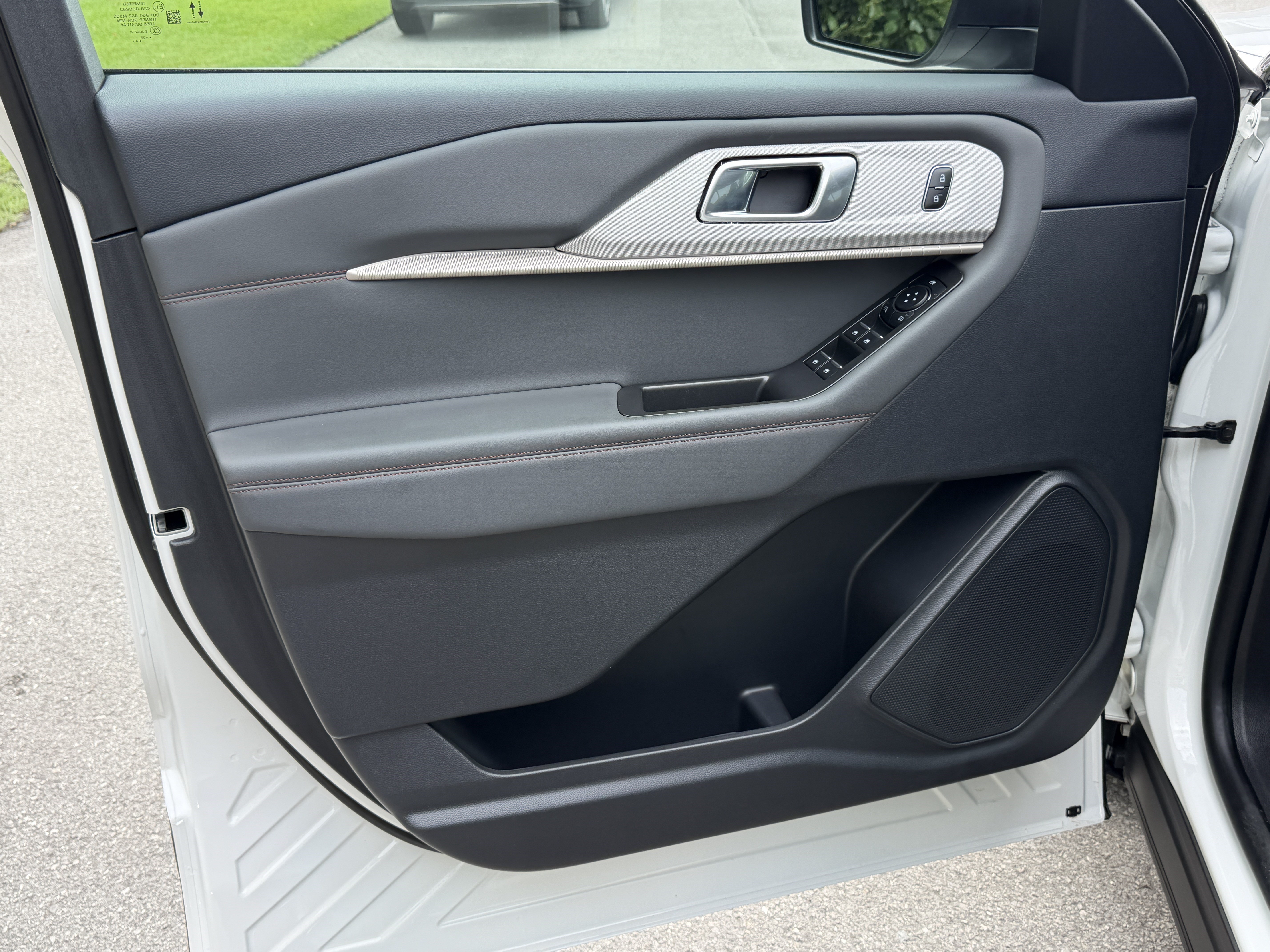 Used 2025 Ford Explorer Active RWD image 13