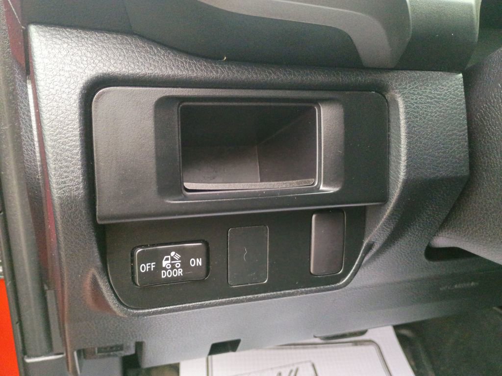 Used 2016 Toyota Tacoma SR5 w/ SR5 Appearance Package (SN) image 29