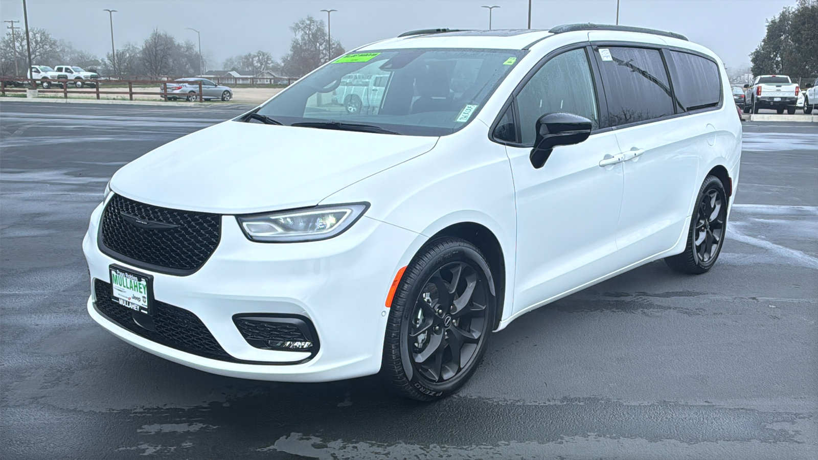 New 2026 Chrysler Pacifica Limited w/ Uconnect Theater Family Group image 7