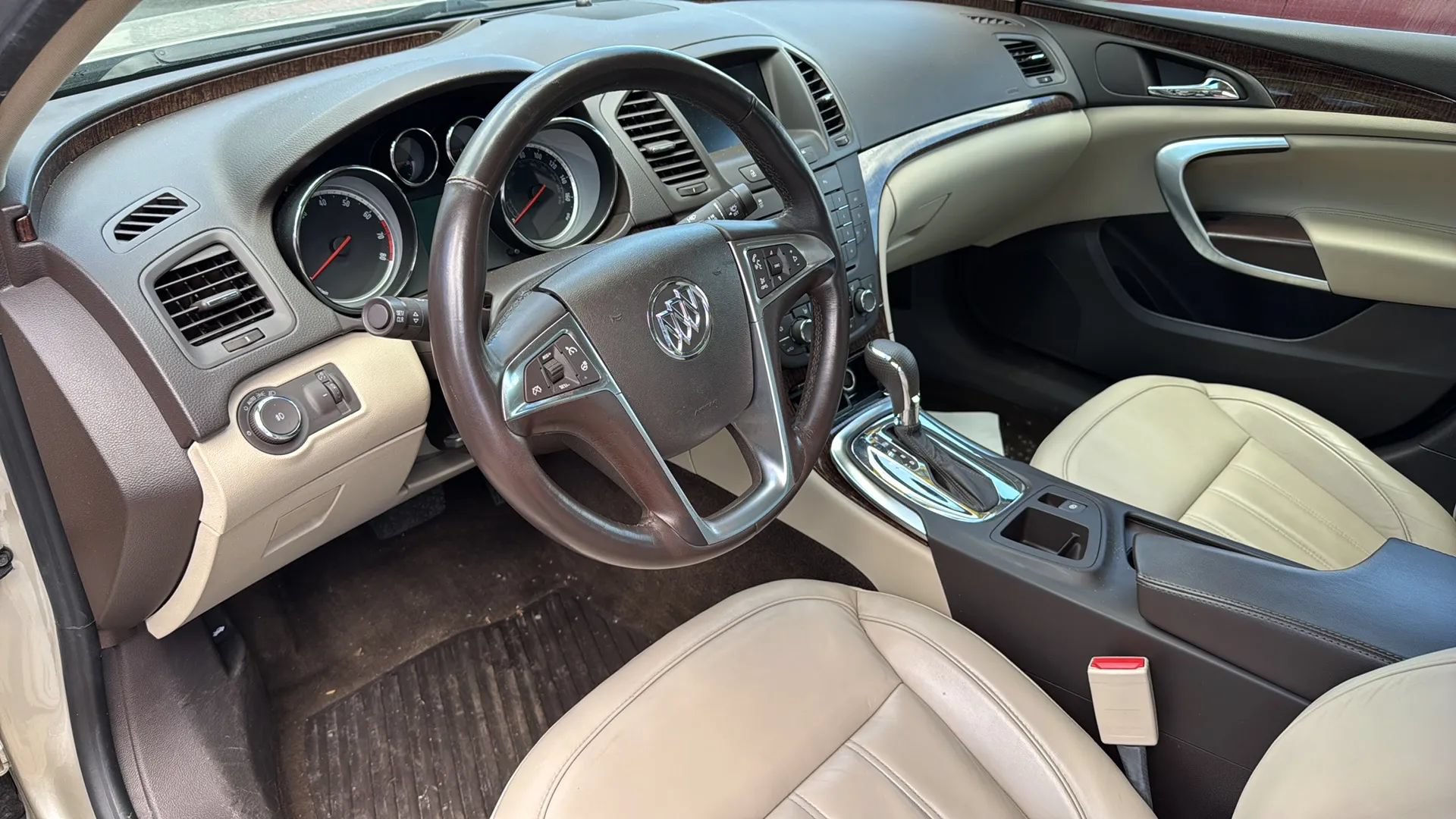 Used 2013 Buick Regal Premium FWD image 5