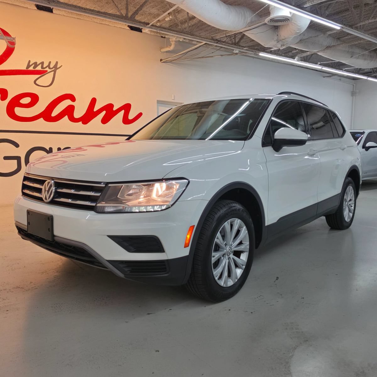 Used 2022 Volkswagen Tiguan SE FWD image 2